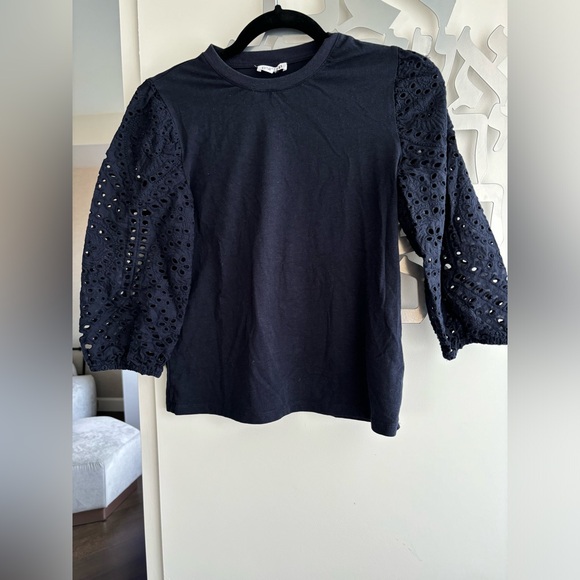 Reitmans top with eyelet sleeve in navy and white - Picture 4 of 6